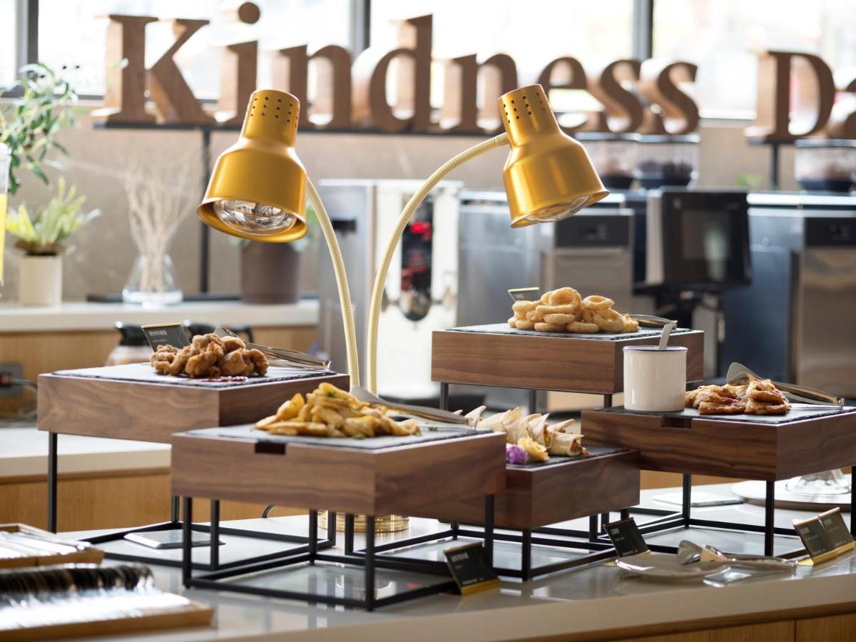 Kindness Day Hotel Тайнань Экстерьер фото