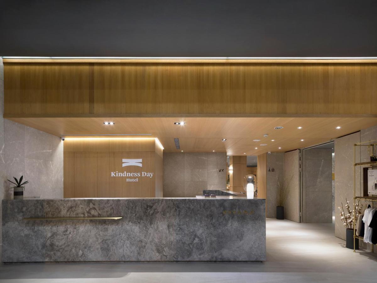 Kindness Day Hotel Тайнань Экстерьер фото