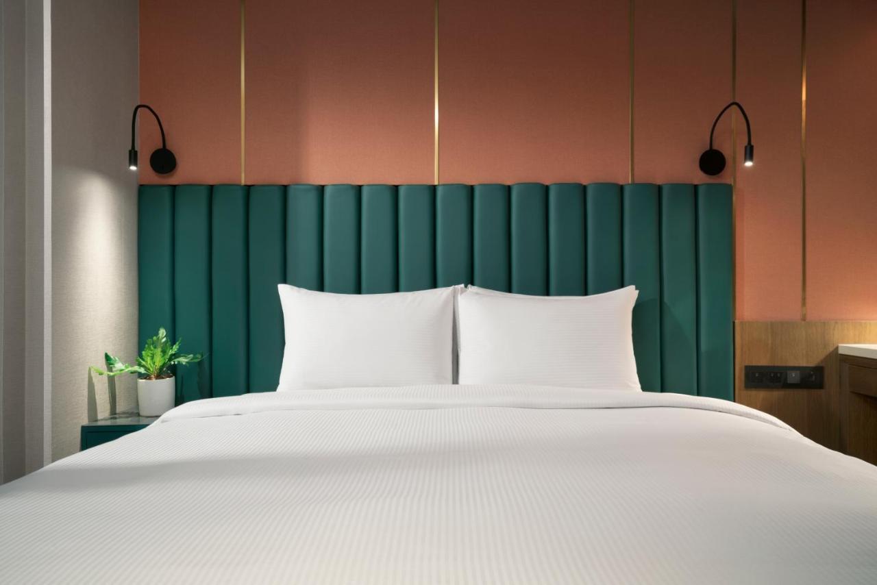 Kindness Day Hotel Тайнань Экстерьер фото